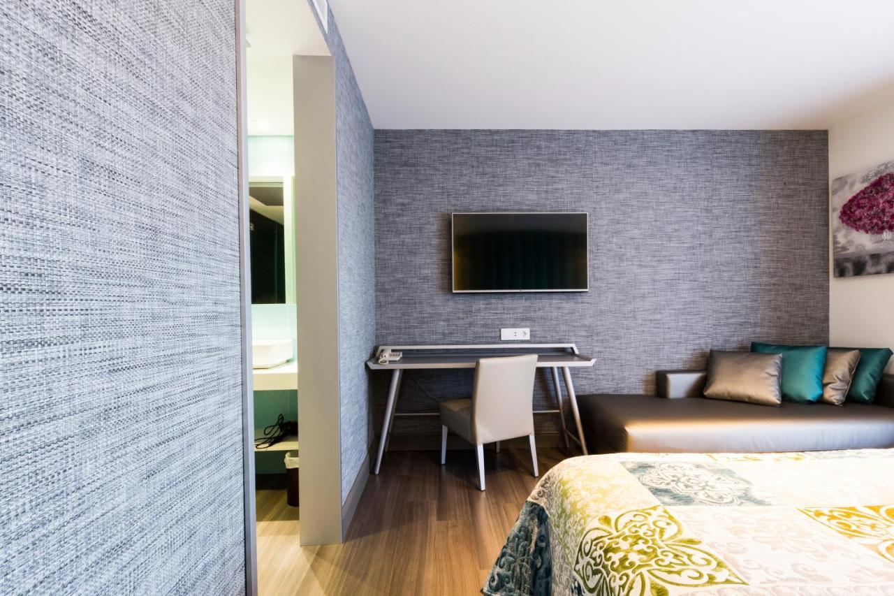 Sant Jordi Boutique Hotel Calella Esterno foto A room at the hotel