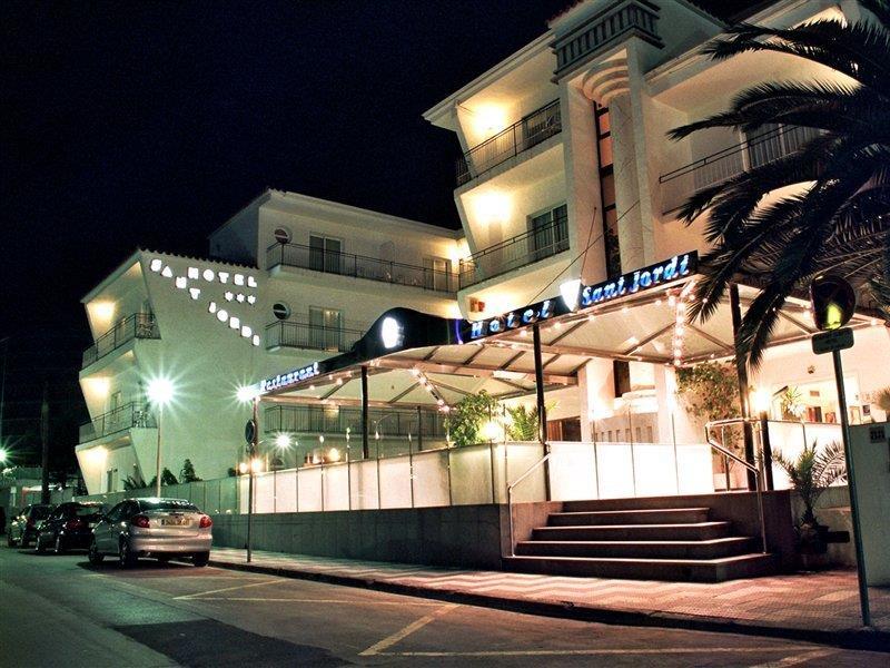 Sant Jordi Boutique Hotel Calella Esterno foto The hotel at night