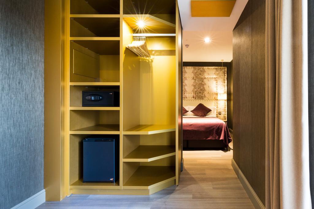 Sant Jordi Boutique Hotel Calella Esterno foto A room at the hotel
